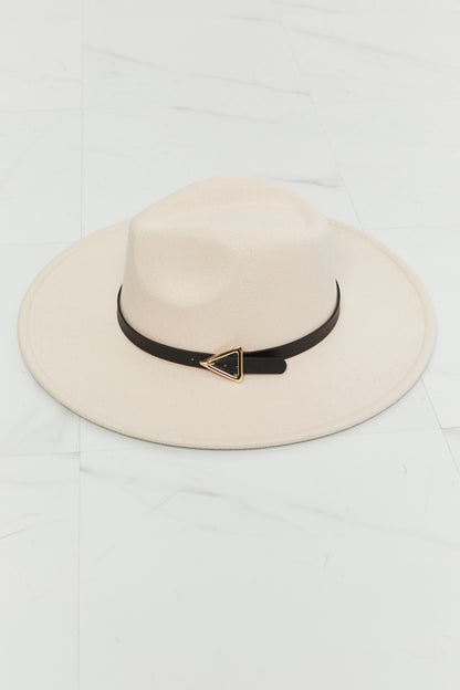 Stylish Cream Fedora with Black Leather Trim
This classic fedora hat features a cream-colored wide brim and a sleek black leather trim with a gold-toned buckle accent, creating a sophisticated look.