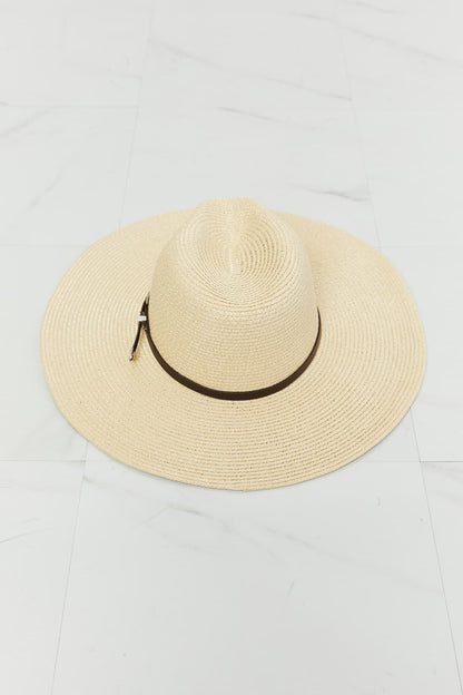 Elegant natural straw sun hat with leather trim, perfect summer accessory.