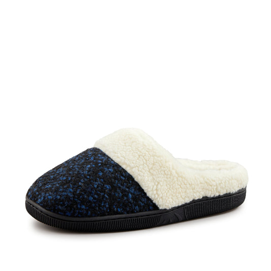 Cozy Blue Crumble Slippers
Description: Soft, plush slippers featuring a blue crumble pattern and a comfortable, fuzzy interior lining.