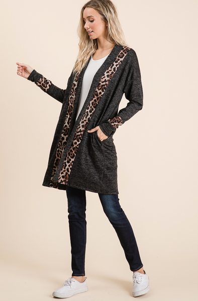 Stylish women's open-front animal print cardigan with pockets, casual yet elegant top-layer fashion piece.