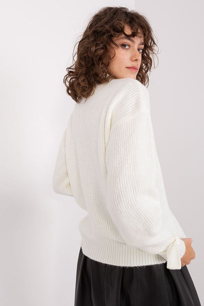 Cozy white ribbed jumper 
Warm, soft knit sweater in relaxed style
Curly-haired woman modeling white winter jumper