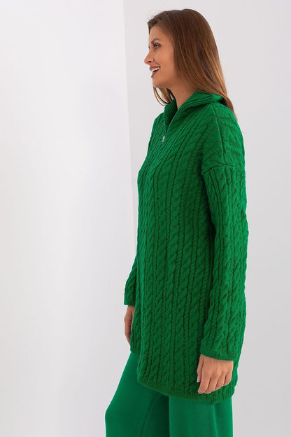 Elegant fuchsia pink cocoon cardigan by Badu, featuring a cozy cable knit design and vibrant green color.