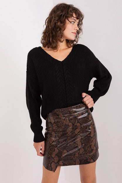 Classic Ribbed Crew Neck Sweater - Black
A cozy black ribbed sweater with a crew neckline, worn by a young woman with curly brown hair.