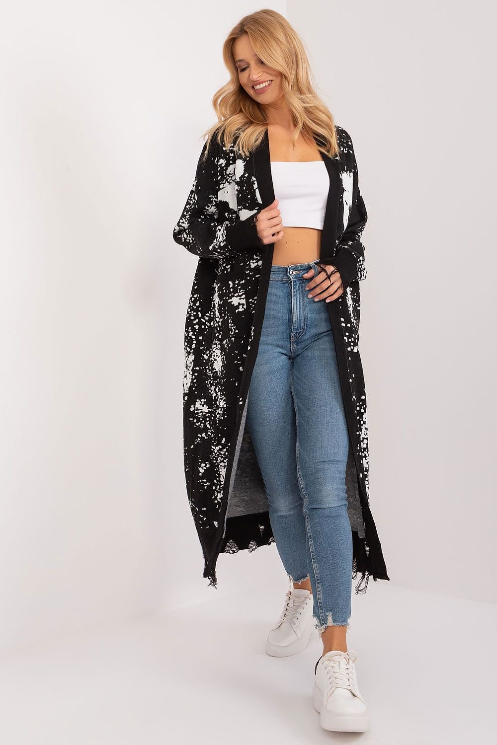 Elegant floral jacquard maxi cardigan with flowing sleeves and a long, stylish design, perfect for casual or dressy occasions.