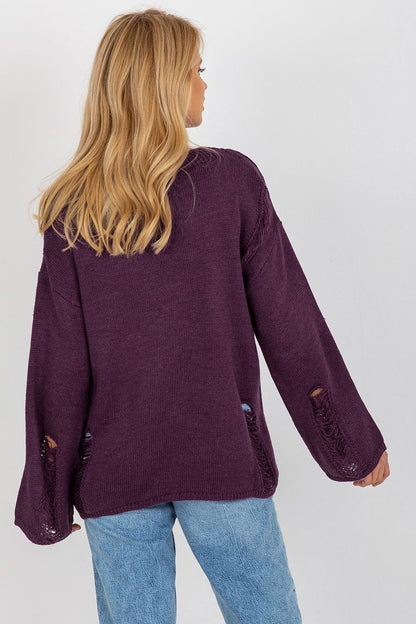 Cozy plum-colored Jumper Badu sweater with textured balloon sleeves, showcasing a stylish and casual look.