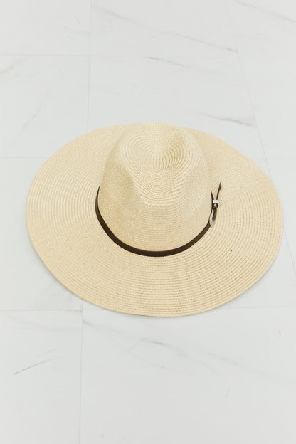 Versatile Straw Fedora Hat - Elegant summer accessory for fashionable women.