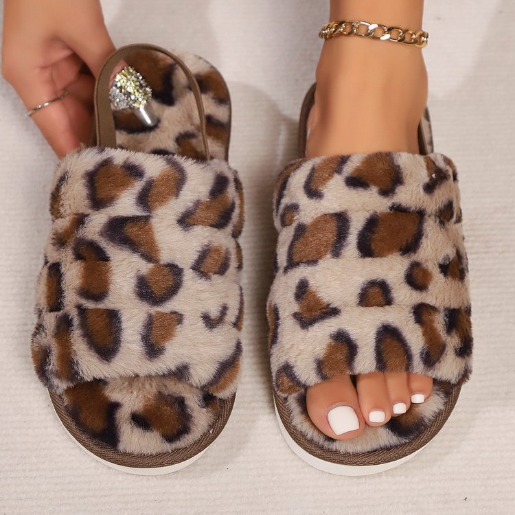 Chic Leopard Print Slippers
Plush leopard-patterned open-toe slippers with a stylish metal chain accent on the ankle.