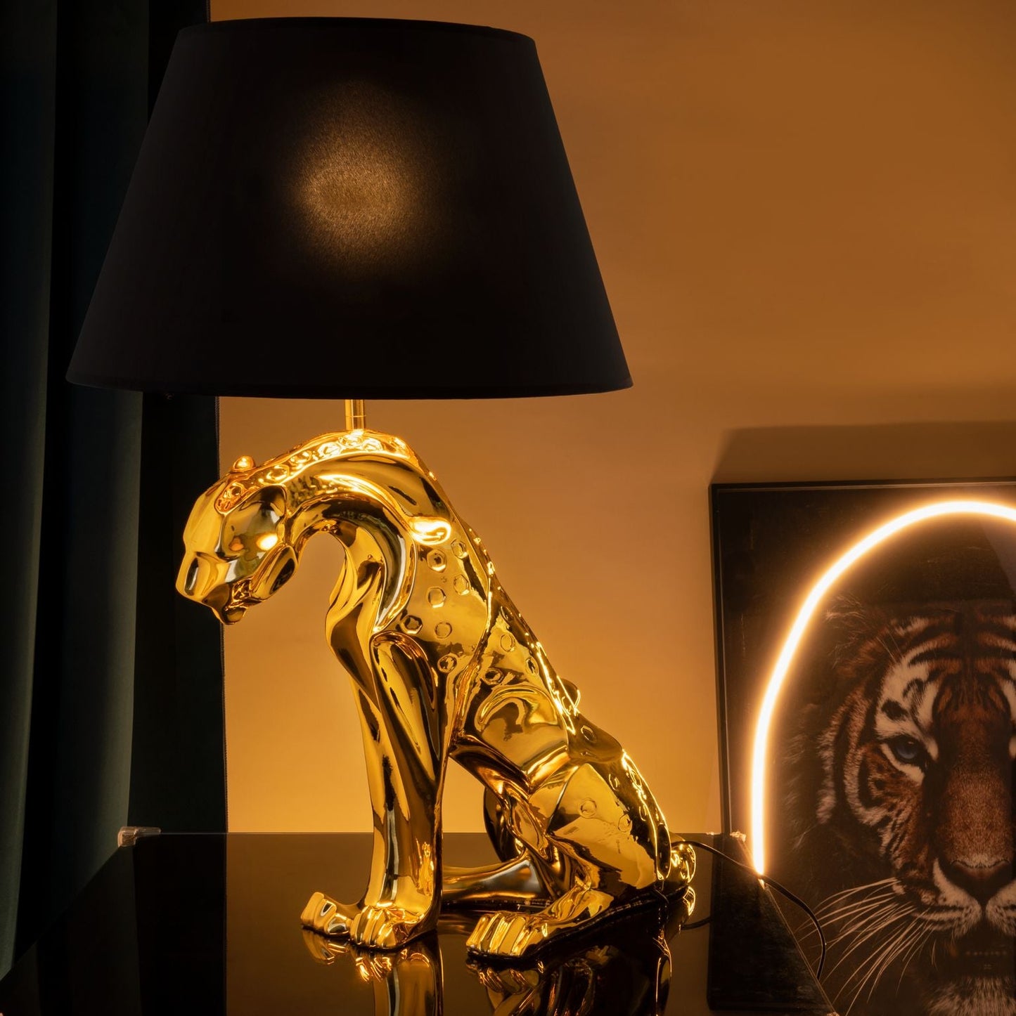 Creative Modern Jaguar Table Lamp
