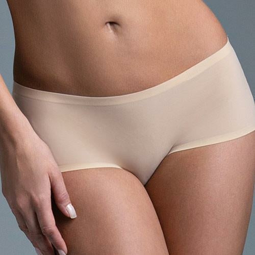 Seamless beige boyshort panty by Lisca Victoria, showcasing a sleek and comfortable undergarment design.